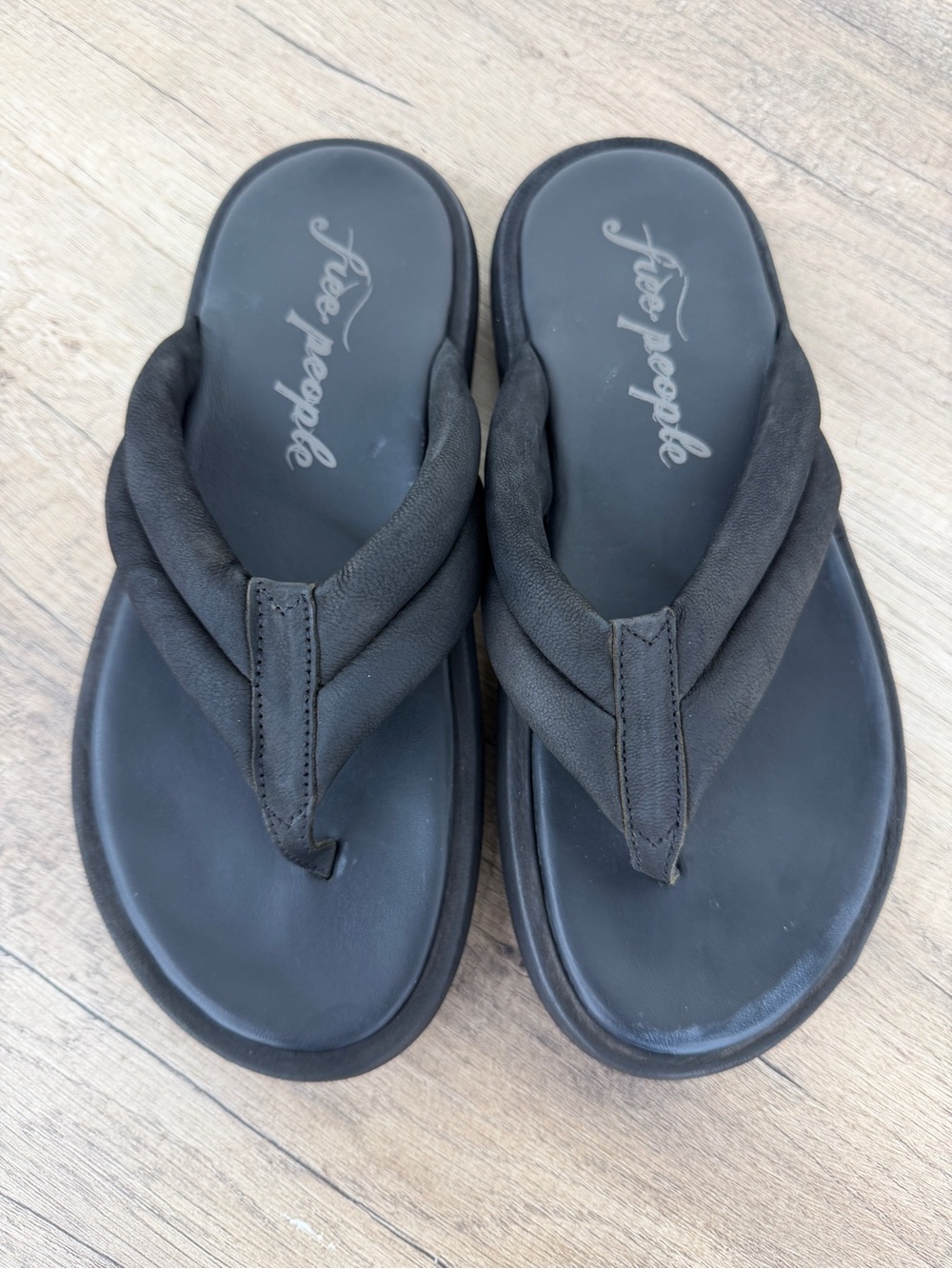 Free People Black Quilted Padded Flip-Flop Sandals - Picture 2 of 7